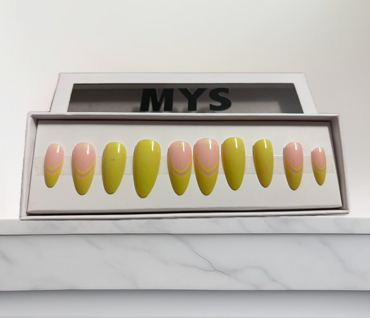 Ongles moyens